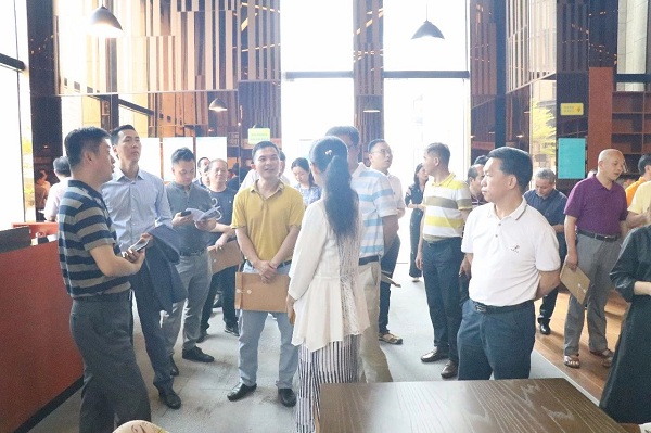 橫崗街道工商聯（商會）領導、企業家蒞臨康利城考察